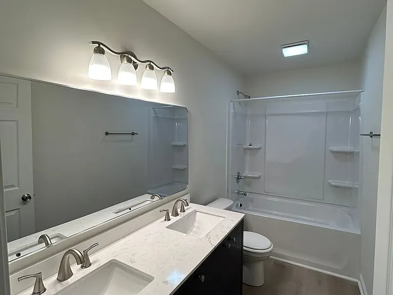 609 Center St — Photo 13