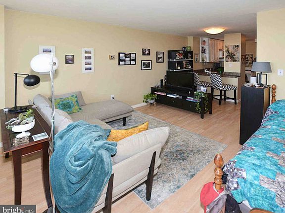 4th image of 801 N Pitt St APT 507
