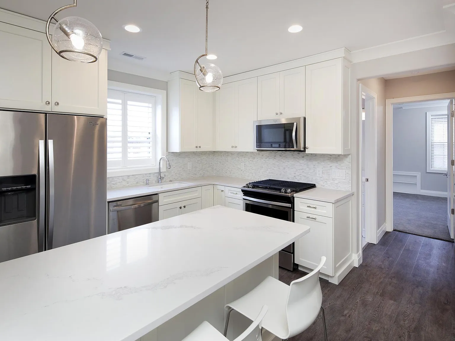 1 bed, 990 sqft, $2,345 — Photo 4