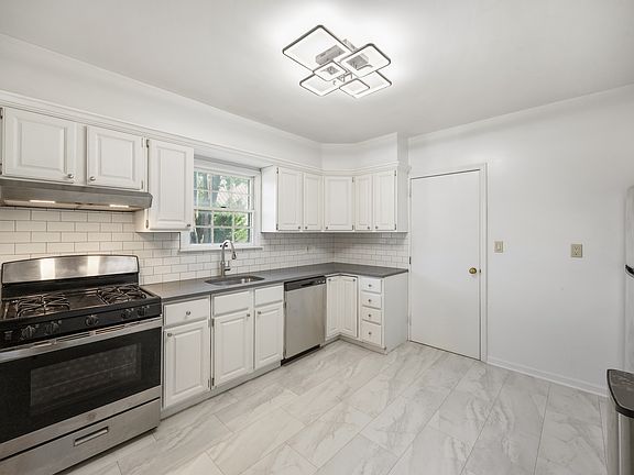 4th image of 20 Spruce St Floor 2