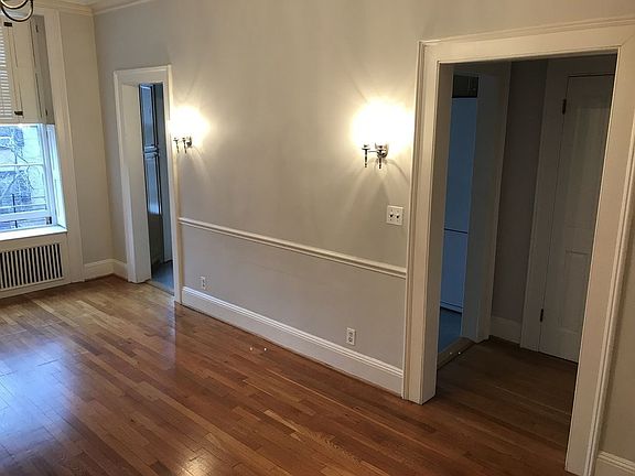3rd image of 9 Bank St APT 3