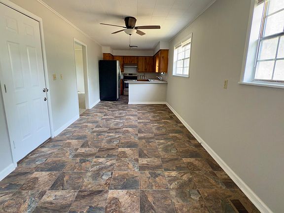 5th image of 50 Ashley Dr