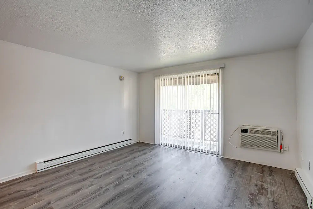 Hillcrest Apartments — Photo 4
