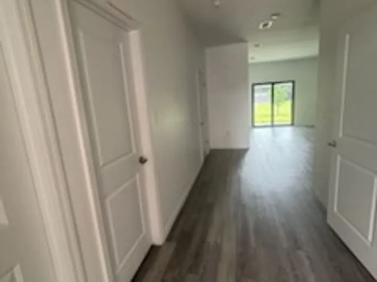 2028 NE 8th Pl — Photo 4