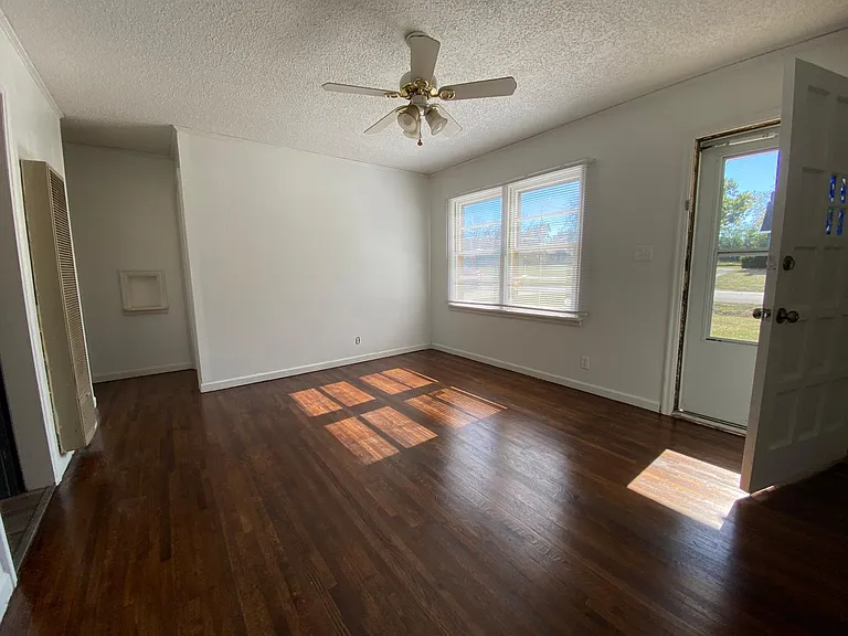 3107 W Easton St — Photo 4