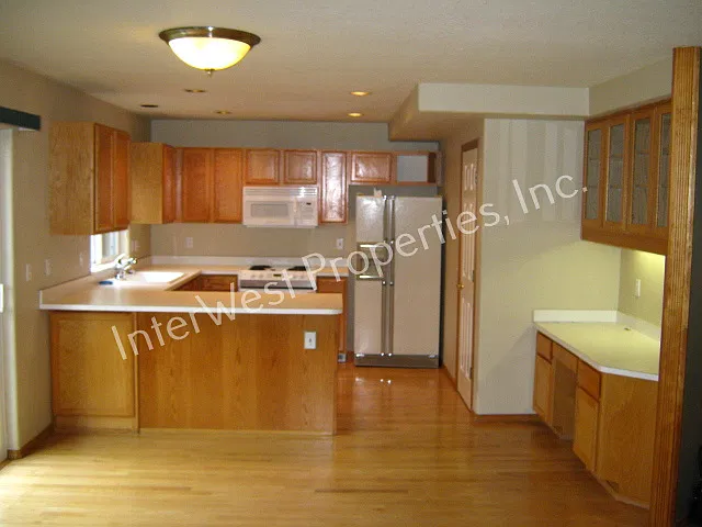3 bed, 2.5 bath, 1624 sqft, $2,495 — Photo 4