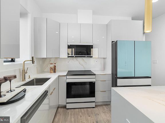 3rd image of 1140 Oates St NE #101