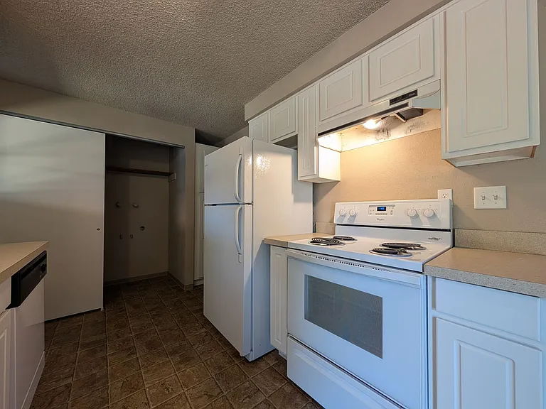 2064 Centennial Blvd — Photo 10