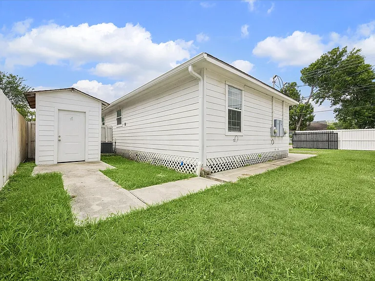 2610 Cochran St — Photo 15