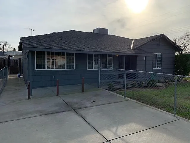 1900 Grand Ave photo 1