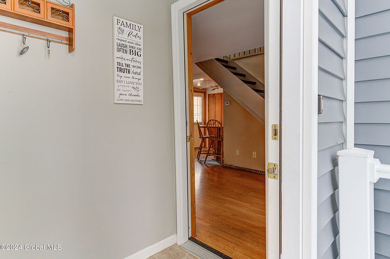 5th image of 115 Woodside Avenue