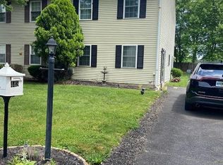445 Indian Crest Dr, Harleysville, PA 19438