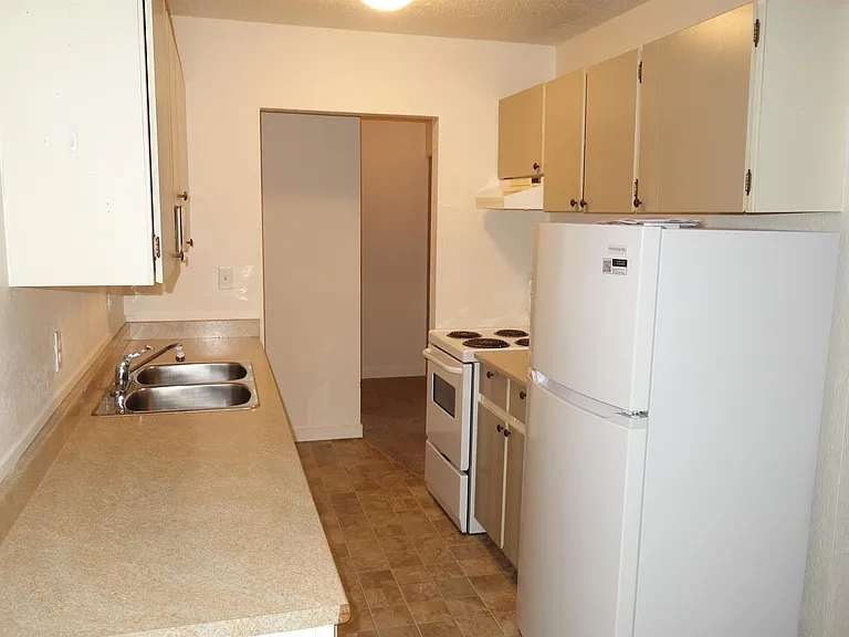 1500 Boundary Cres #406 — Photo 9