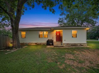 608 Washington St, Smithville, TX 78957