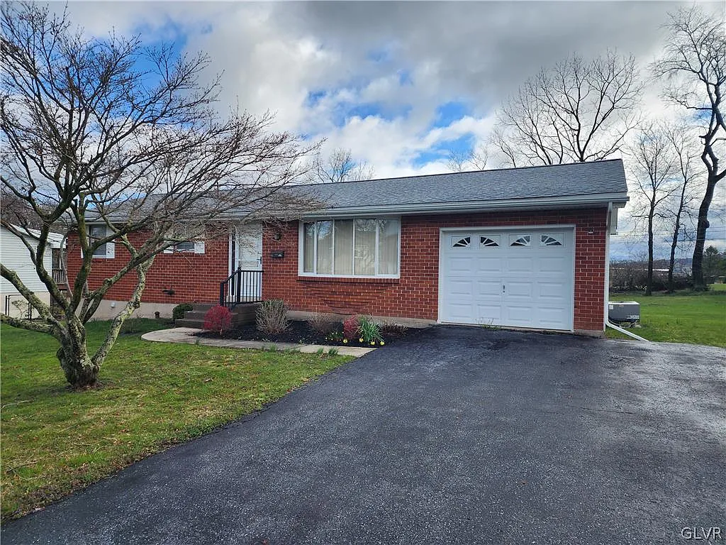 71 Hillside Dr photo 1