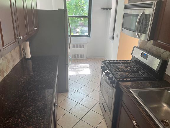 3rd image of 3103 Fairfield Ave APT 2E