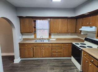 3150 E Wallace St, Decatur, IL 62526