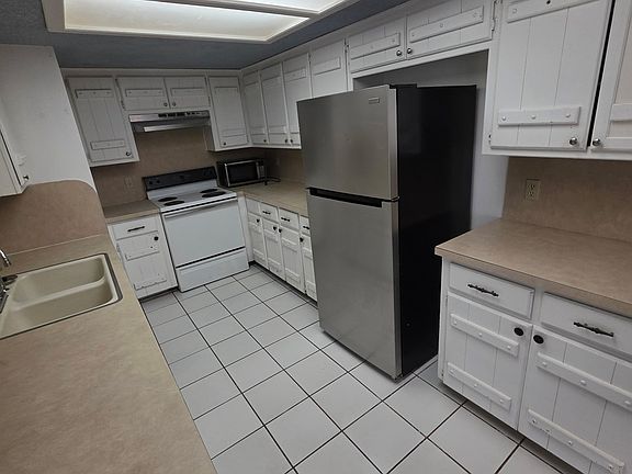 4th image of 7005 Pebble Ln #7005