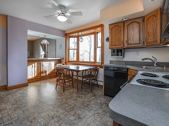 5th image of 106 Gordon Ave