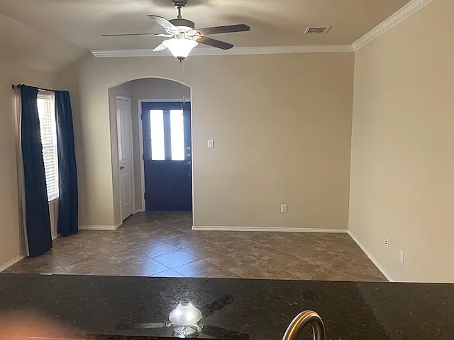 3 bed, 1380 sqft, $1,900 — Photo 4