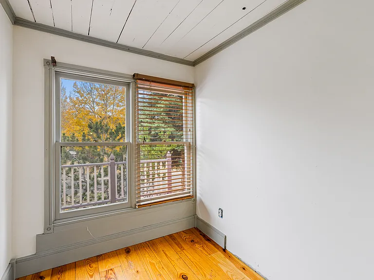 208 S High St — Photo 17