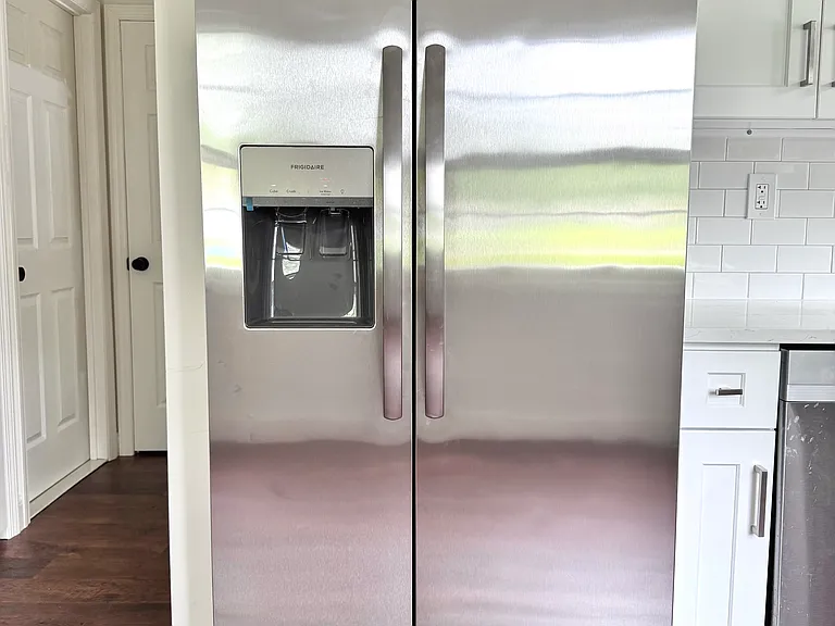 883 Park Ave — Photo 4