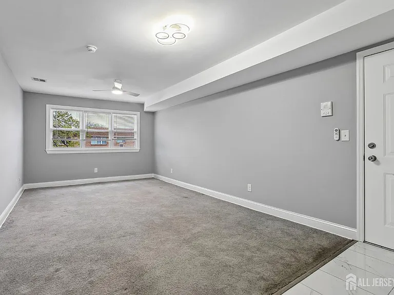 396 College Dr — Photo 7