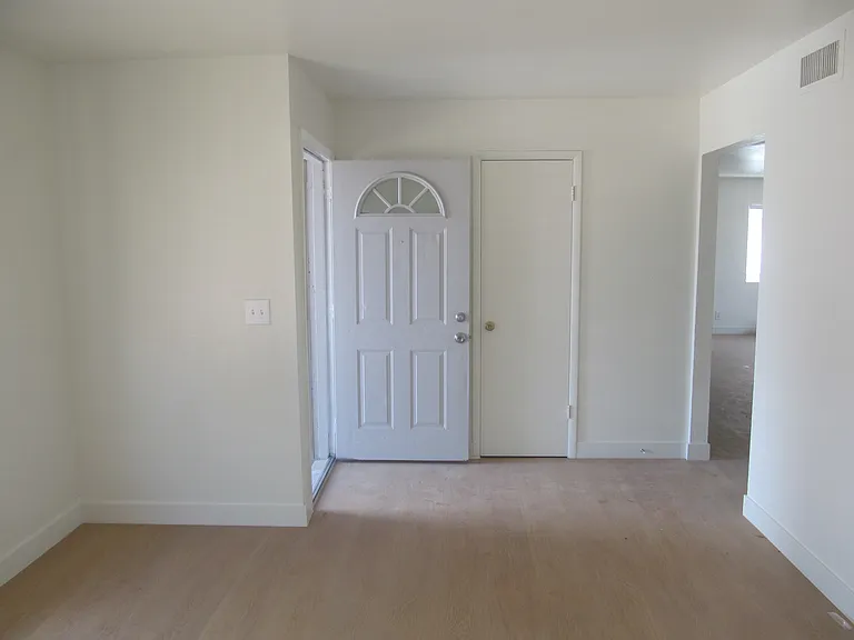 7036 Pinebrook Ct — Photo 4