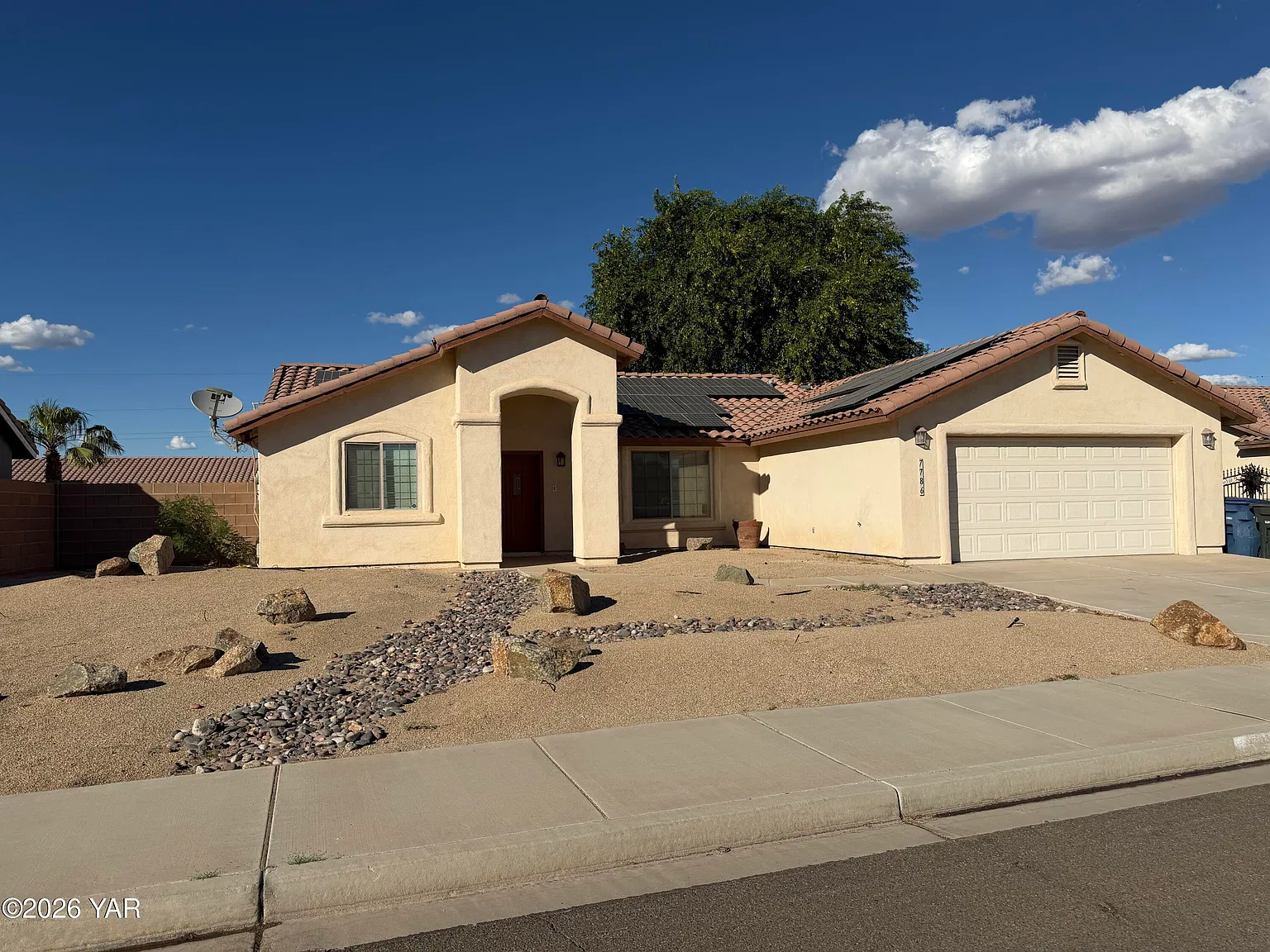 3 bed, 2.0 bath, 1394 sqft, $2,000 — Photo 1