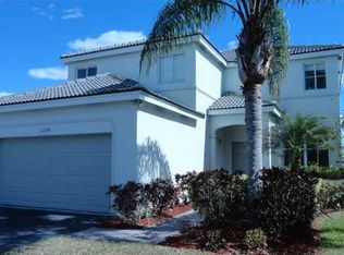 1228 Chinaberry Dr, Weston, FL 33327
