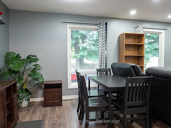 4th image of 62 Elma St E