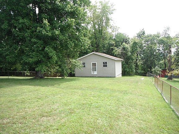 4th image of 1976 Kelmont Ln