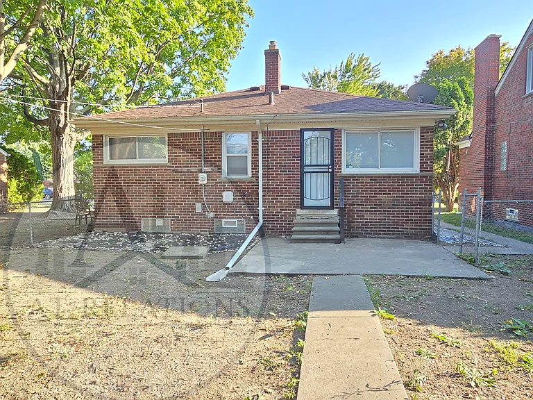 15663 Carlisle St — Photo 5