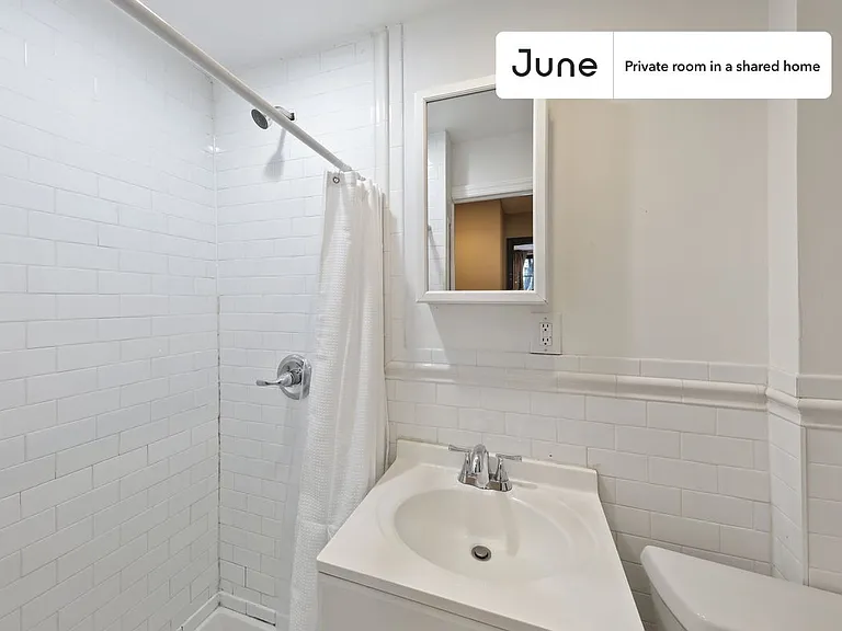226 E 7th St #B — Photo 12