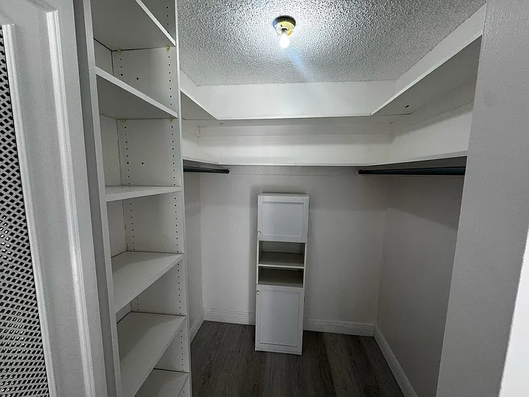 17011 N Bay Rd #412 — Photo 18