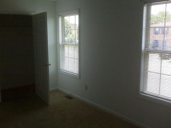 4th image of 220 McDaniel Ave