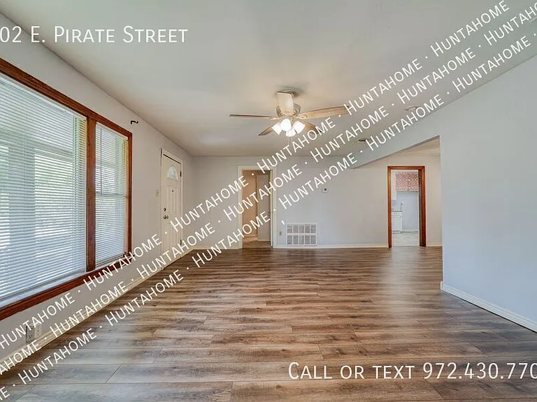 102 E Pirate St — Photo 3