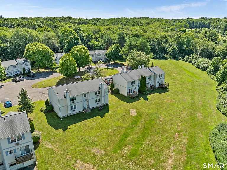 64 Crystal Ln #A — Photo 32