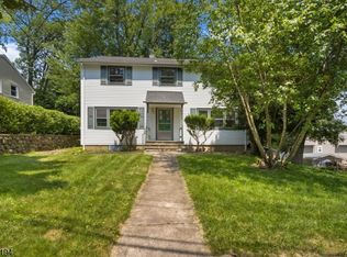 10 Lakeview Trl, Denville, NJ 07834