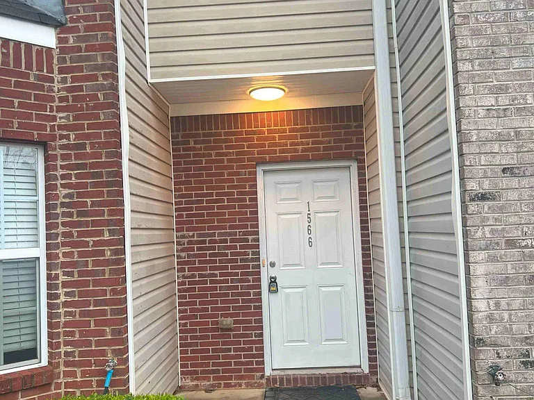 1566 Eastern Sunrise Ln #1566 — Photo 3
