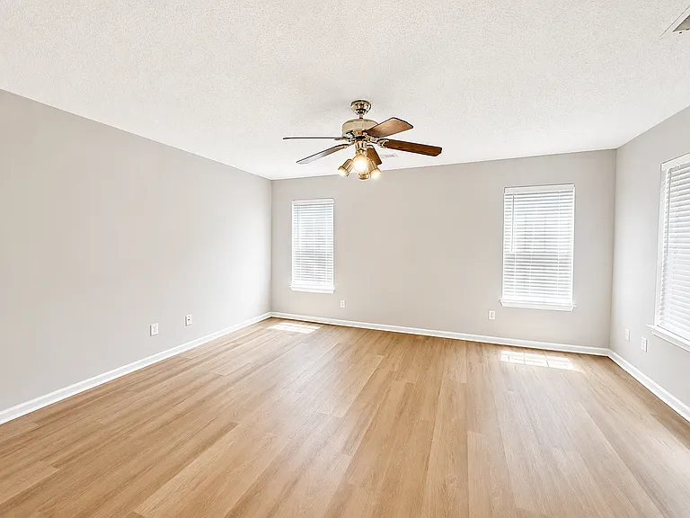 1411 Deer Spring Ct — Photo 11