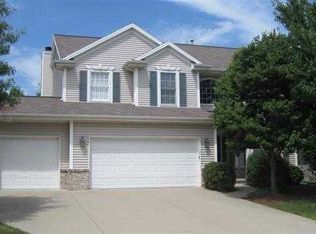 26 Waterside Cir, Bloomington, IL