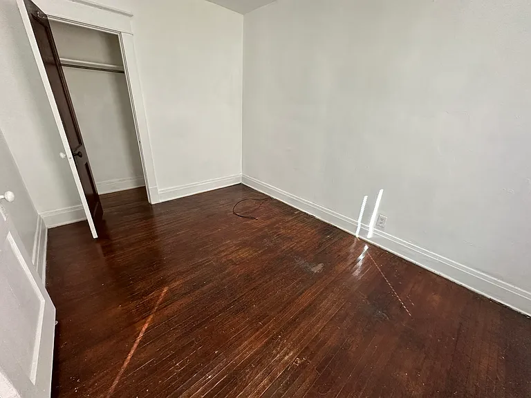 422 Skillen St #10 — Photo 7