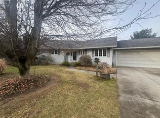 2 Creekside Cir, Milan, OH 44846