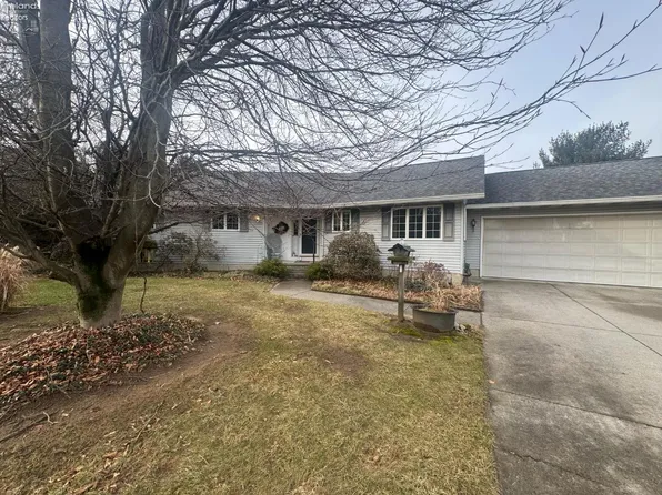 2 Creekside Cir, Milan, OH 44846
