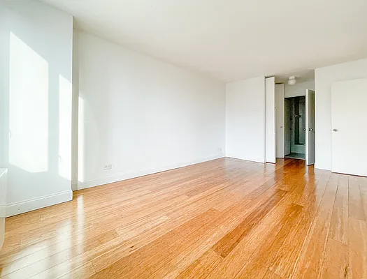 Rented by Lin Pan Realty Group LLC | media 21