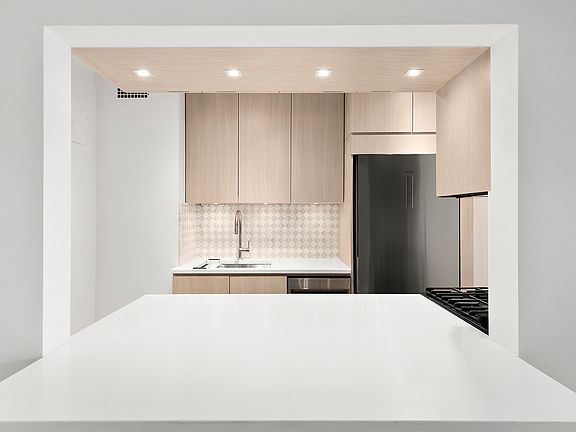 4th image of 175 W 12th St APT 8G