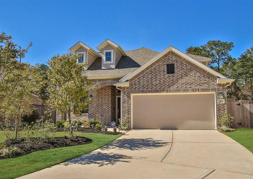 Welcome Home to Aberdeen Pines Ct!