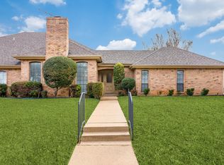 5401 Ledgestone Dr, Fort Worth, TX 76132