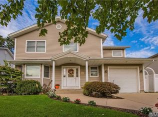 23 Dale Dr, Farmingdale, NY 11735